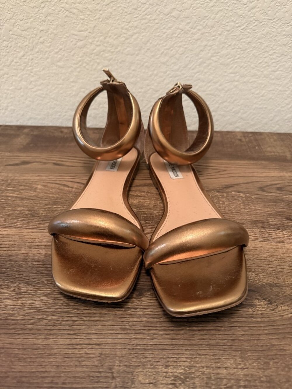 Steve Madden Metallic Bronze Puffy Strap Ankle Cuff Flat Sandals Sz 11